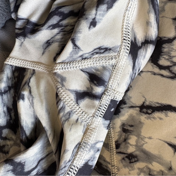 Lululemon Wunder Under Crop Full On Luxtreme Marble Design Size 4 - Picture 6 of 6